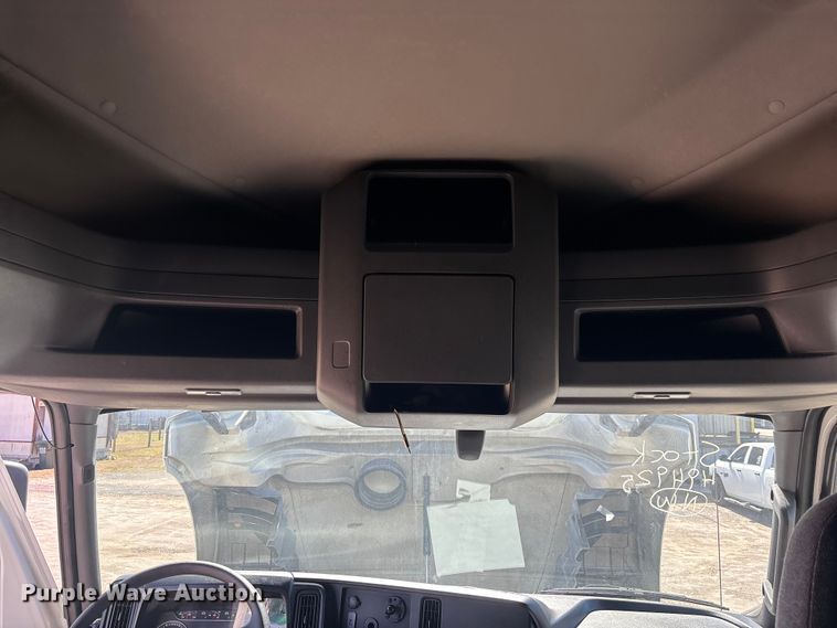 image for item DU0404 2019 International LT625 semi truck