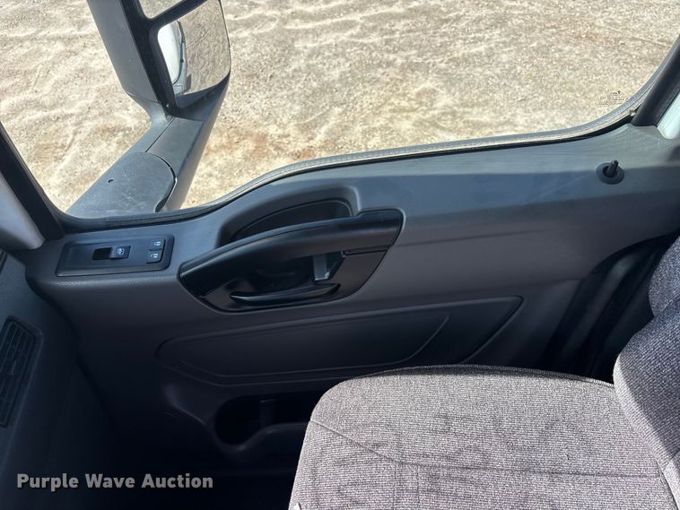 image for item DU0404 2019 International LT625 semi truck