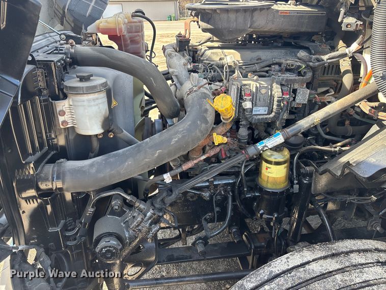 image for item DU0404 2019 International LT625 semi truck