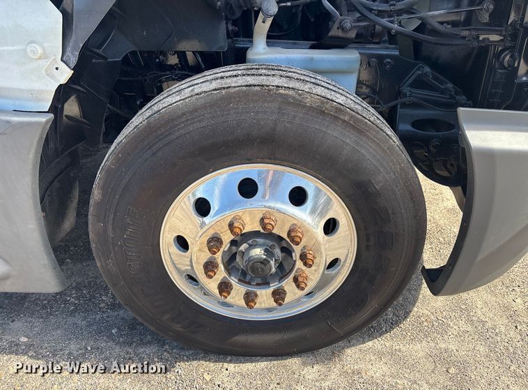 image for item DU0404 2019 International LT625 semi truck