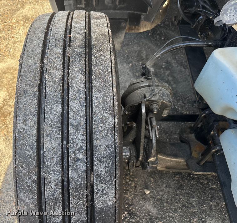 image for item DU0404 2019 International LT625 semi truck