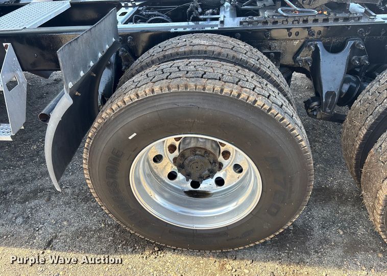 image for item DU0404 2019 International LT625 semi truck