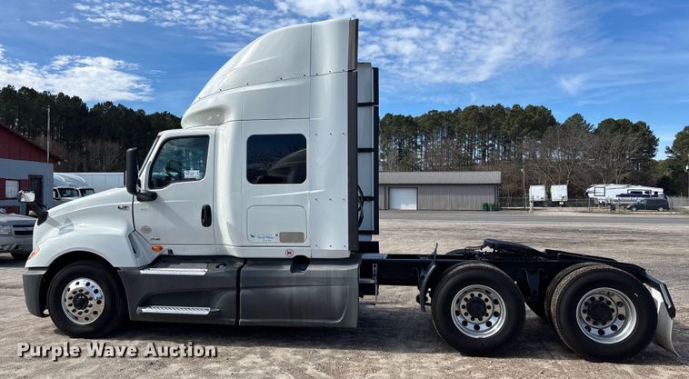 image for item DU0405 2019 International LT625 semi truck