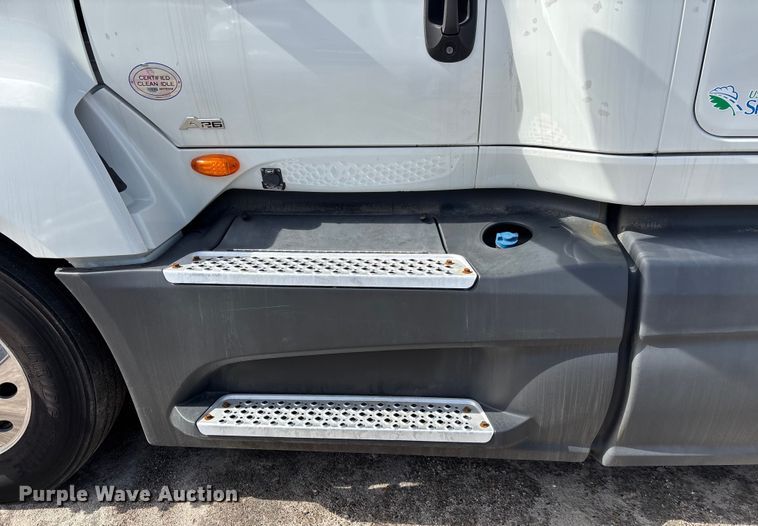 image for item DU0405 2019 International LT625 semi truck