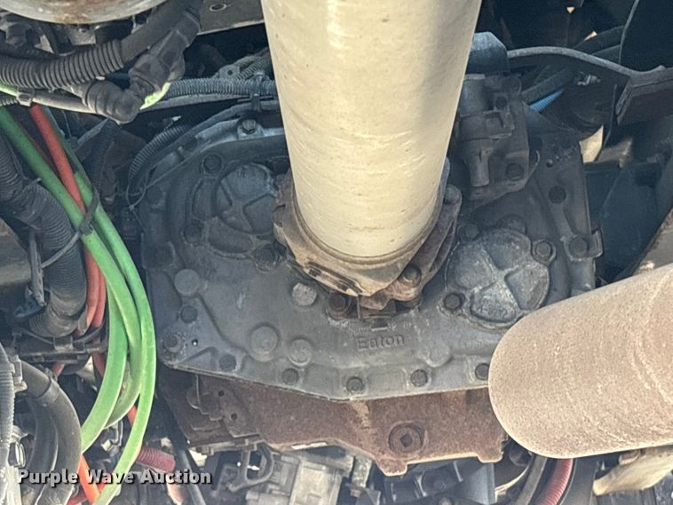 image for item DU0405 2019 International LT625 semi truck