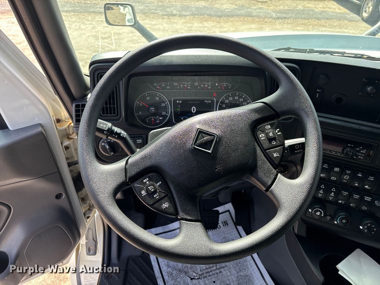 image for item DU0405 2019 International LT625 semi truck