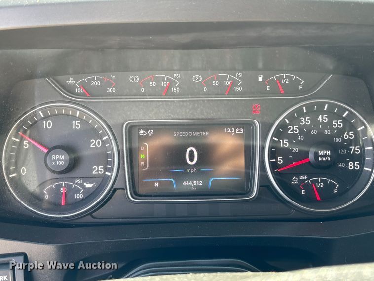 image for item DU0405 2019 International LT625 semi truck