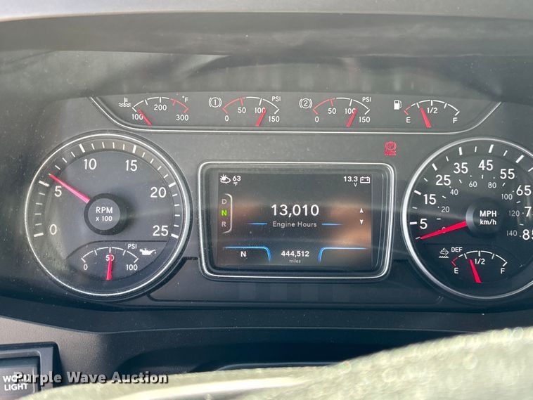 image for item DU0405 2019 International LT625 semi truck