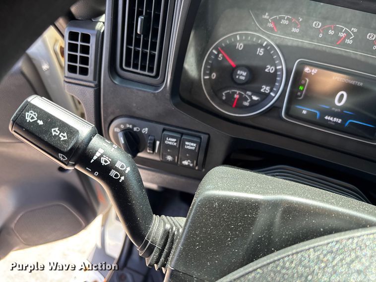 image for item DU0405 2019 International LT625 semi truck