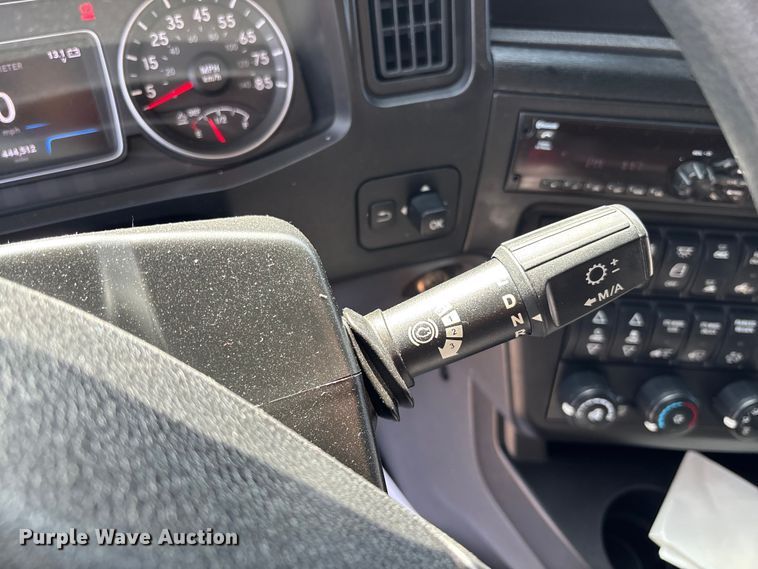 image for item DU0405 2019 International LT625 semi truck