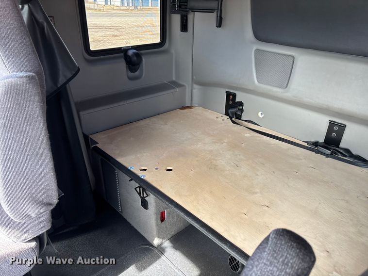 image for item DU0405 2019 International LT625 semi truck