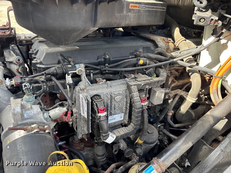 image for item DU0405 2019 International LT625 semi truck