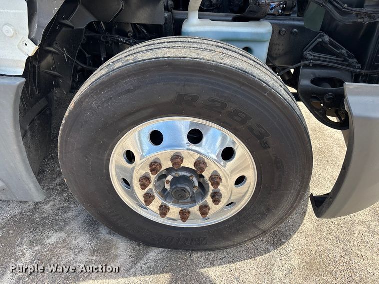 image for item DU0405 2019 International LT625 semi truck