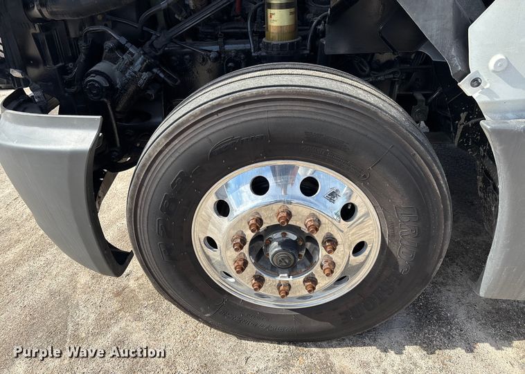 image for item DU0405 2019 International LT625 semi truck