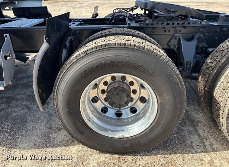 image for item DU0405 2019 International LT625 semi truck