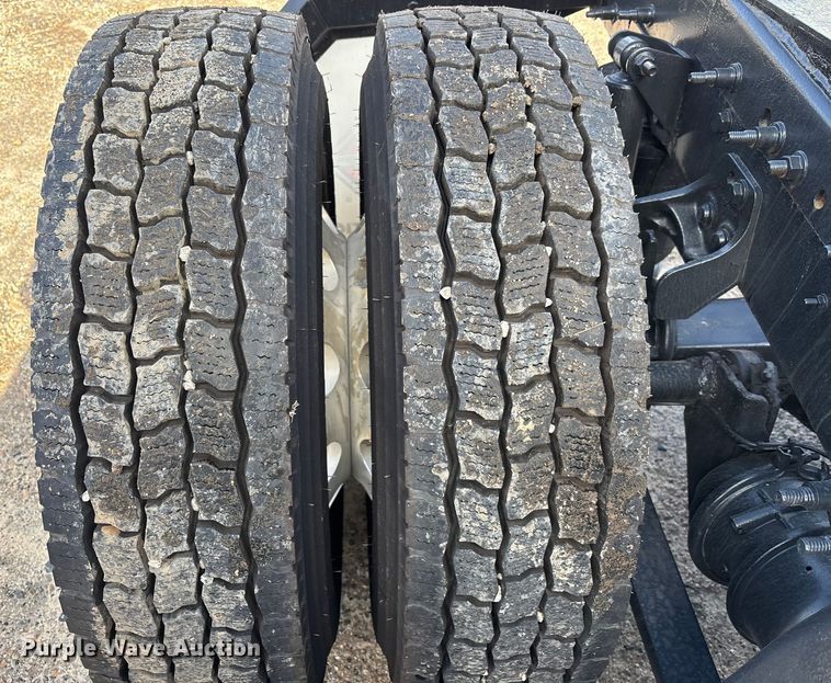 image for item DU0405 2019 International LT625 semi truck