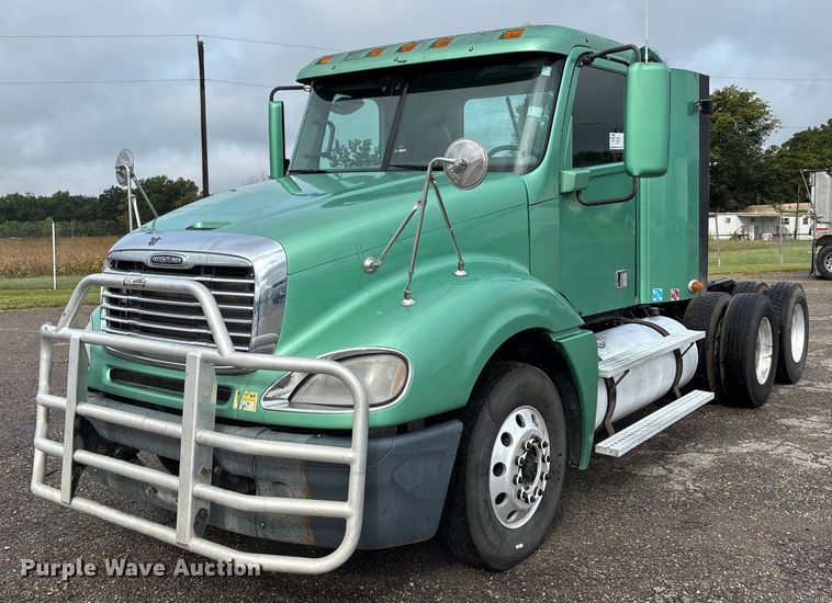 image for item DU1337 2015 Freightliner Columbia semi truck