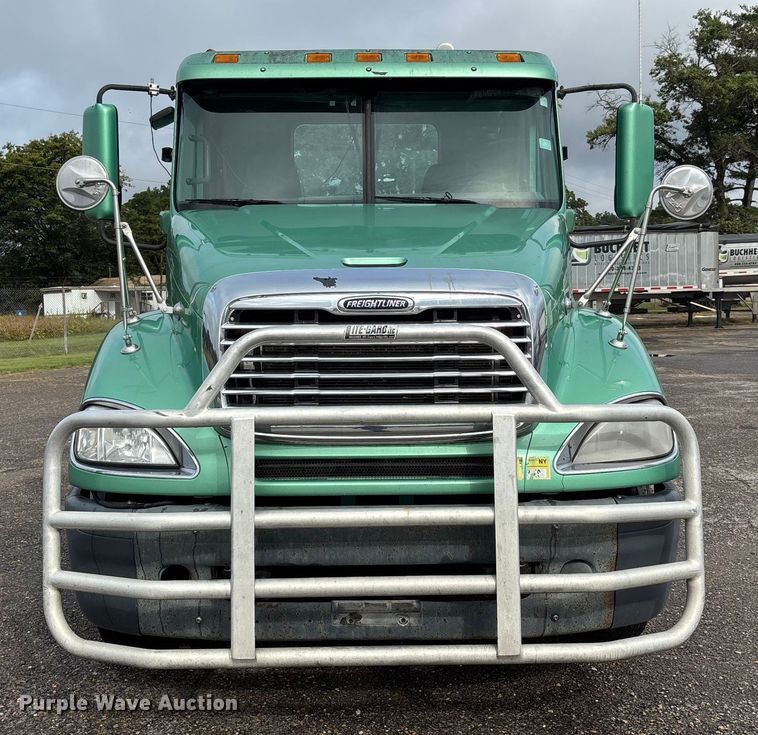 image for item DU1337 2015 Freightliner Columbia semi truck