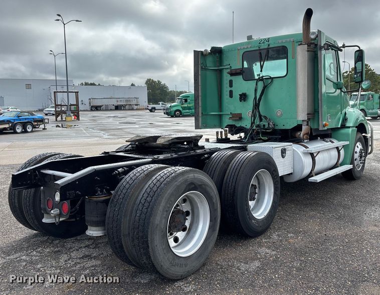 image for item DU1337 2015 Freightliner Columbia semi truck