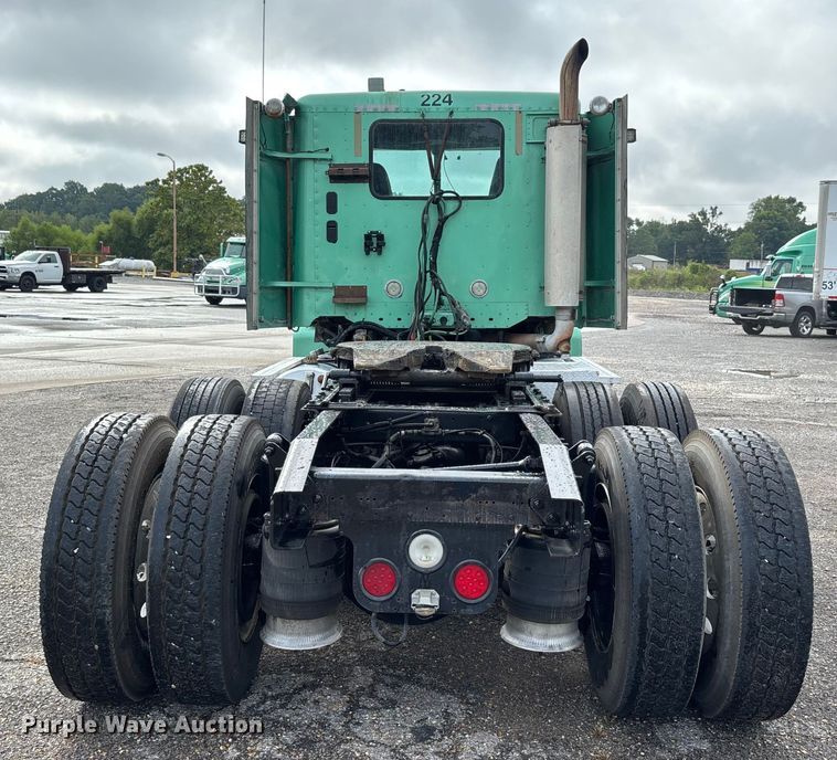 image for item DU1337 2015 Freightliner Columbia semi truck