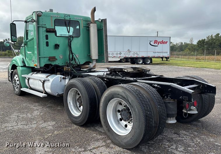 image for item DU1337 2015 Freightliner Columbia semi truck