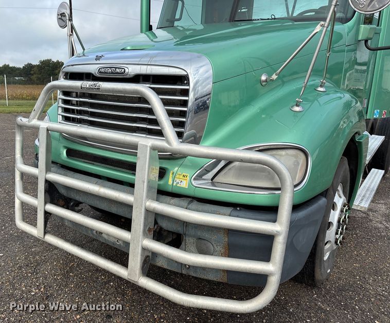 image for item DU1337 2015 Freightliner Columbia semi truck
