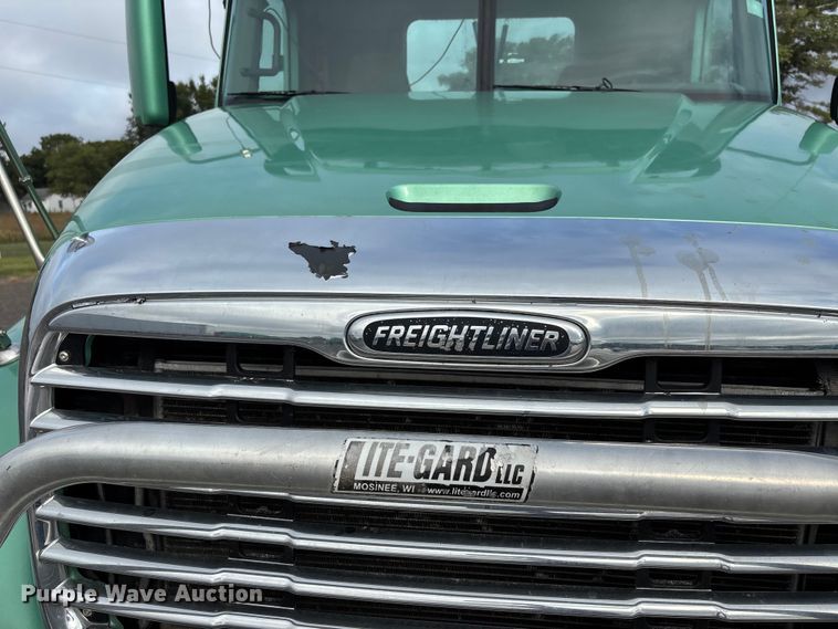 image for item DU1337 2015 Freightliner Columbia semi truck