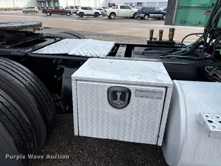 image for item DU1337 2015 Freightliner Columbia semi truck