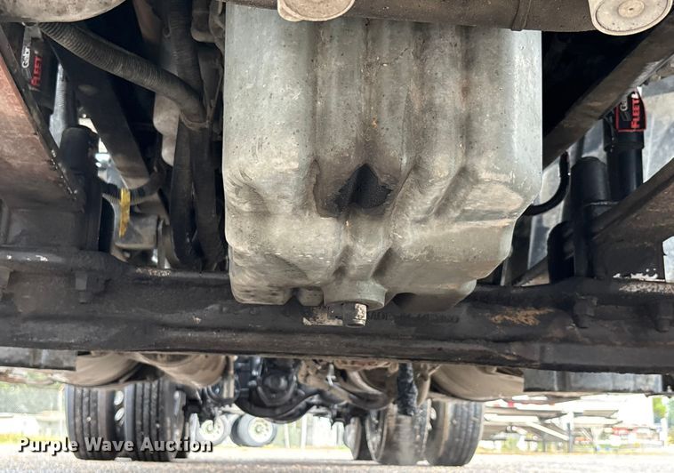 image for item DU1337 2015 Freightliner Columbia semi truck