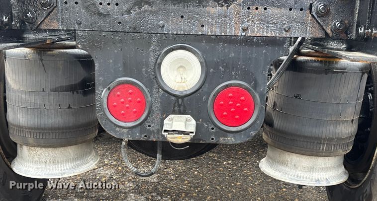 image for item DU1337 2015 Freightliner Columbia semi truck