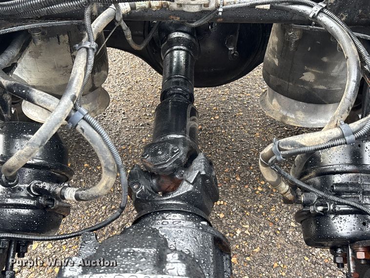 image for item DU1337 2015 Freightliner Columbia semi truck