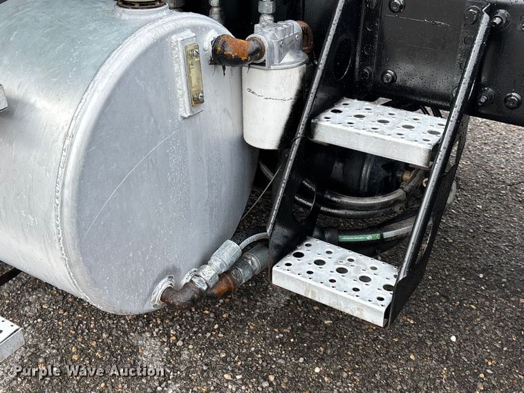 image for item DU1337 2015 Freightliner Columbia semi truck