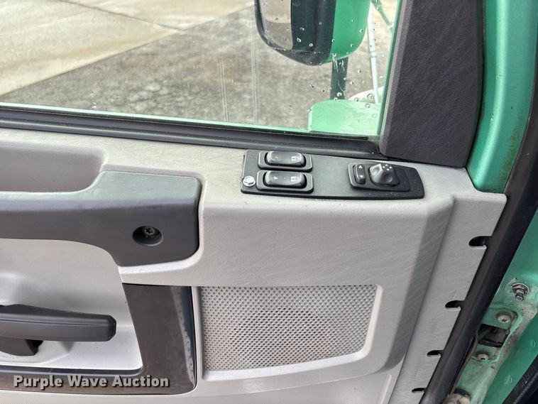 image for item DU1337 2015 Freightliner Columbia semi truck