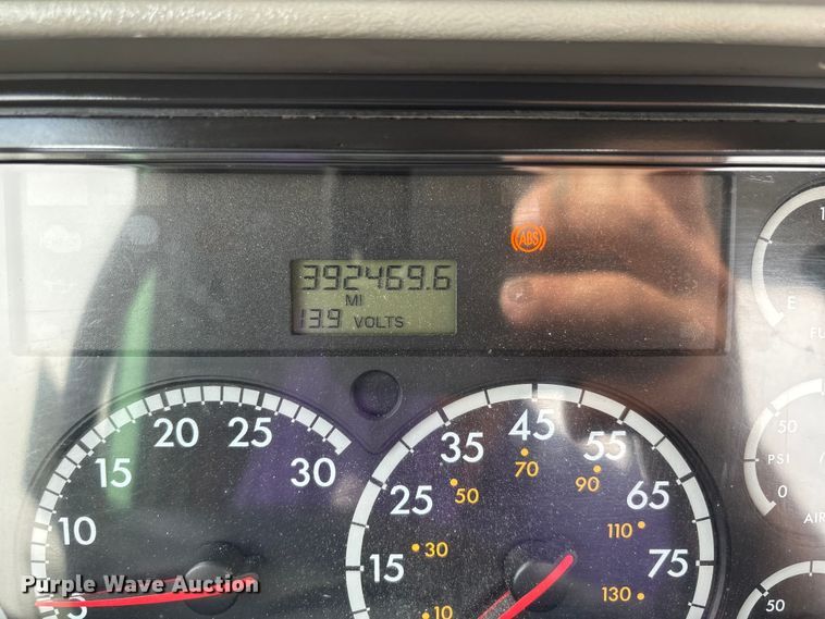 image for item DU1337 2015 Freightliner Columbia semi truck