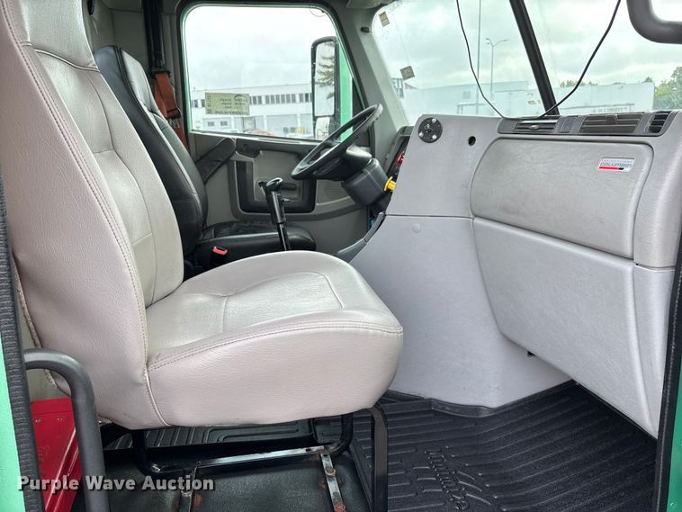 image for item DU1337 2015 Freightliner Columbia semi truck