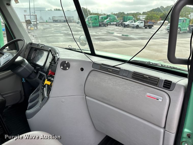 image for item DU1337 2015 Freightliner Columbia semi truck