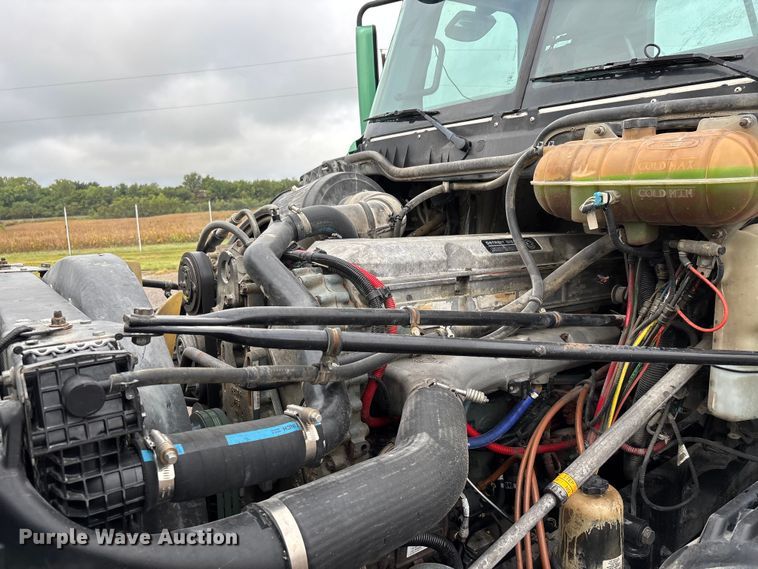 image for item DU1337 2015 Freightliner Columbia semi truck