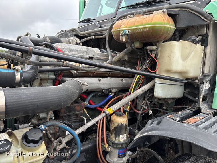 image for item DU1337 2015 Freightliner Columbia semi truck