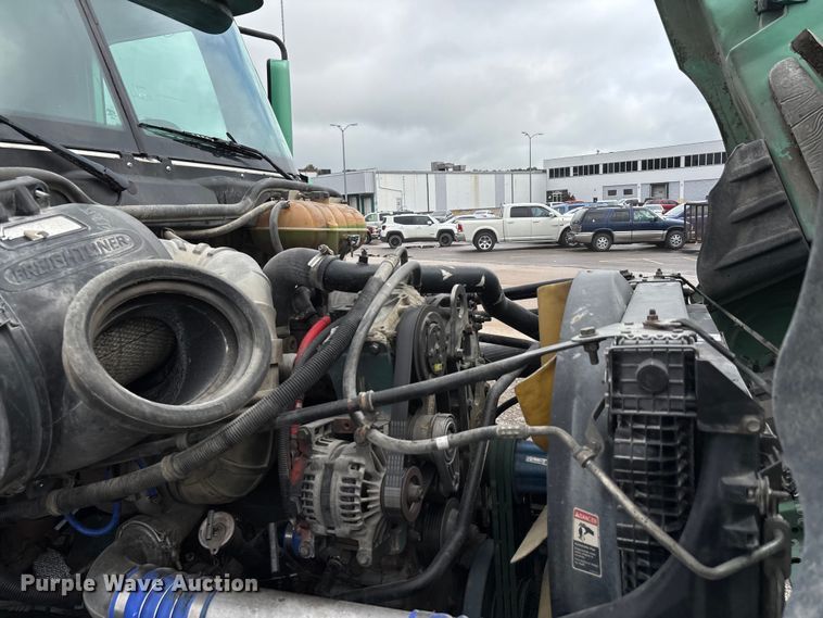 image for item DU1337 2015 Freightliner Columbia semi truck