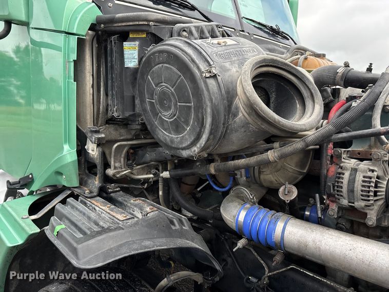 image for item DU1337 2015 Freightliner Columbia semi truck