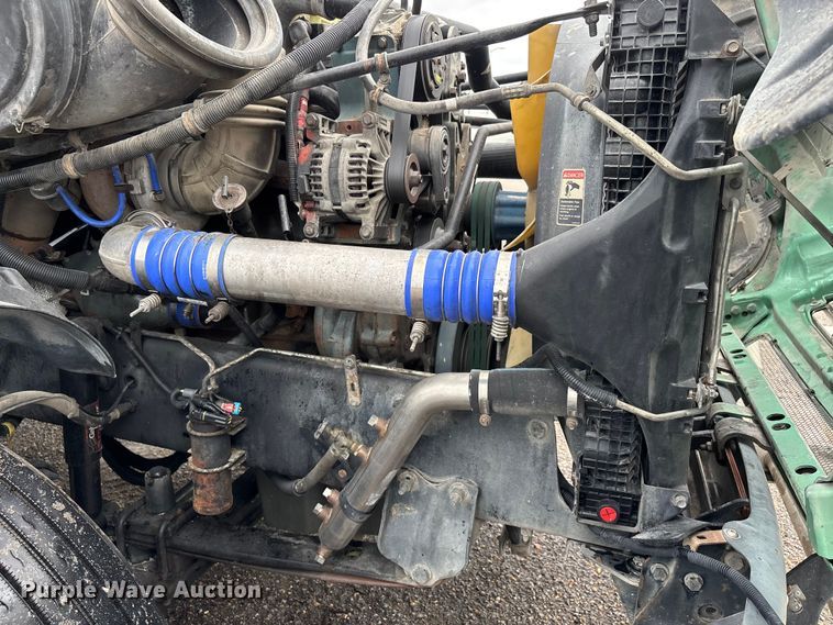 image for item DU1337 2015 Freightliner Columbia semi truck