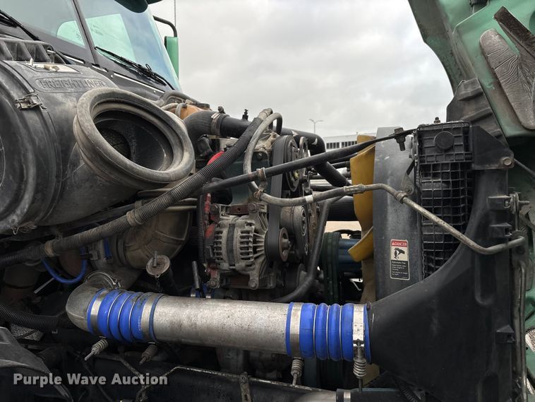 image for item DU1337 2015 Freightliner Columbia semi truck