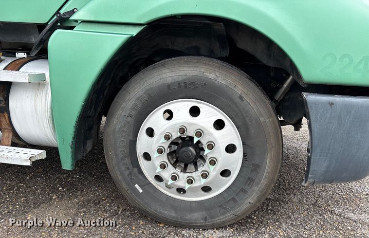 image for item DU1337 2015 Freightliner Columbia semi truck