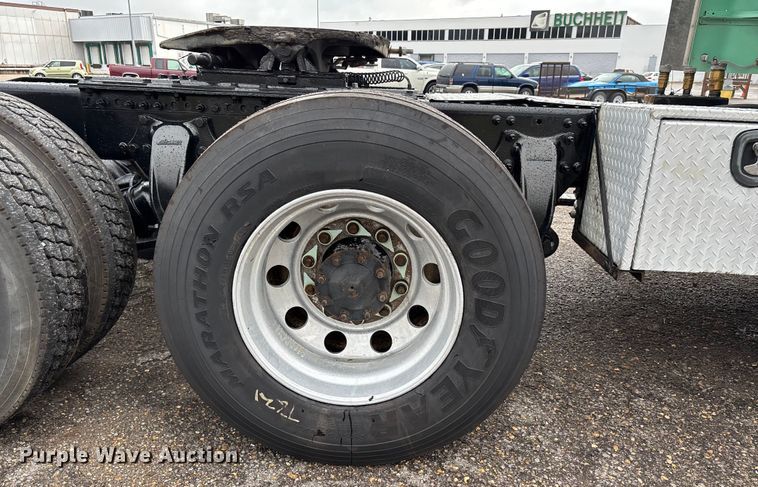 image for item DU1337 2015 Freightliner Columbia semi truck