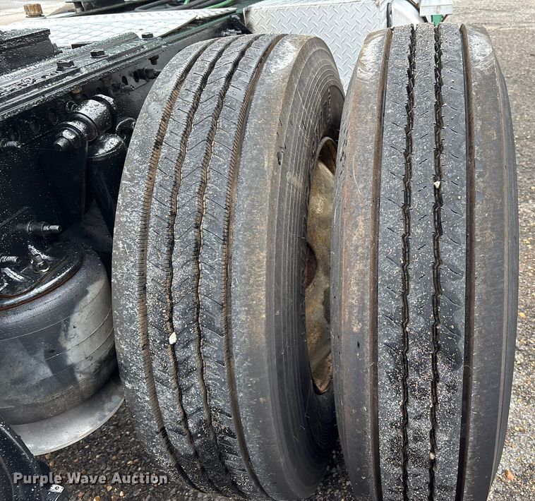 image for item DU1337 2015 Freightliner Columbia semi truck