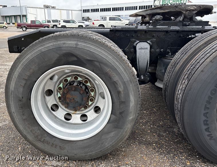 image for item DU1337 2015 Freightliner Columbia semi truck