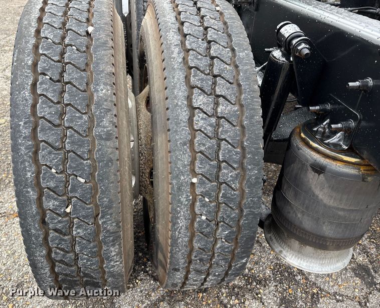 image for item DU1337 2015 Freightliner Columbia semi truck