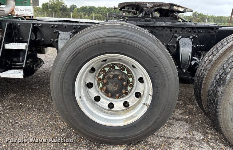 image for item DU1337 2015 Freightliner Columbia semi truck