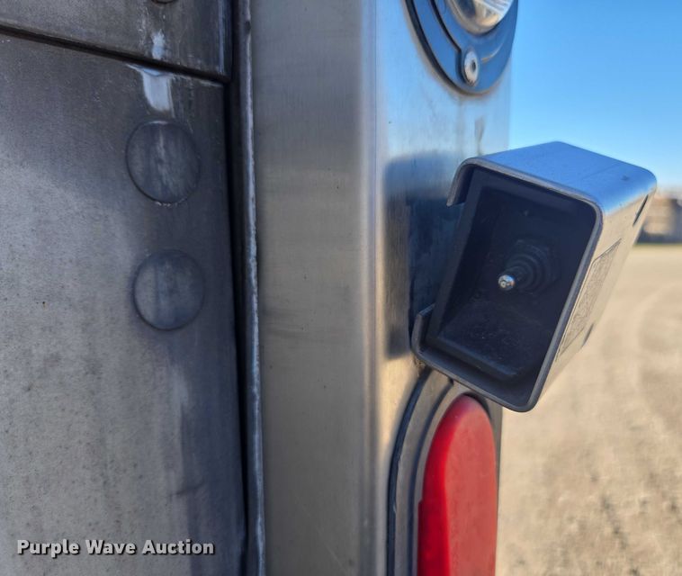 image for item DU2718 2017 Freightliner Business Class M2 box truck