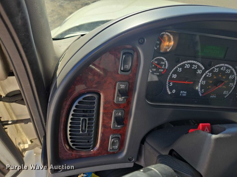 image for item DU2718 2017 Freightliner Business Class M2 box truck